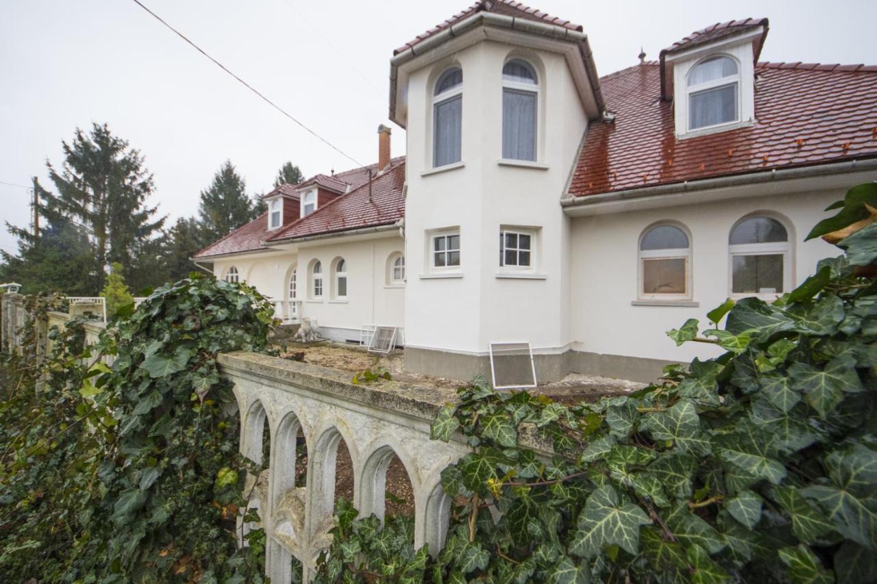 Bed and Breakfast SunGarden Vendégház, Étterem, Bár Sajoszoged Exterior foto